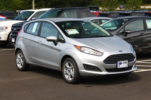 Ford Fiesta 2015 với trang thiết bị, tiện nghi được thiết kế v&agrave; bố tr&iacute; hợp l&yacute;
