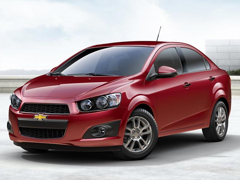 Chevrolet Sonic 2015 mang c&aacute;c thiết kế kh&aacute; mạnh mẽ