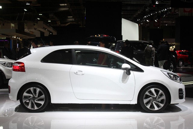 Kia Rio trang bị động cơ 1,4 l&iacute;t, 4 xy lanh thẳng h&agrave;ng