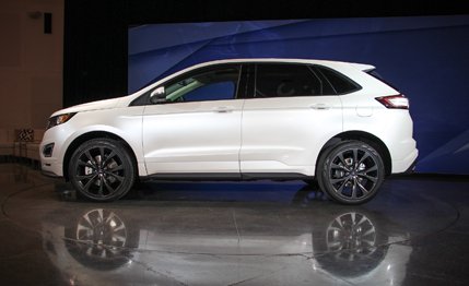 Ở bản ti&ecirc;u chuẩn Edge 2015 trang bị động cơ EcoBoost