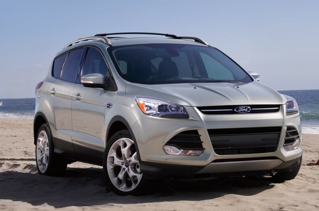 Ford Escape 2015 thiết kế d&agrave;i hơn, rộng tạo kh&ocirc;ng gian thoải m&aacute;i cho người sử dụng