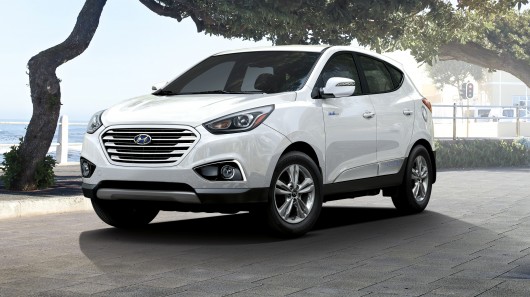 Hyundai Tucson 2015 được trang bị lưới tản nhiệt h&igrave;nh lục gi&aacute;c cỡ lớn v&agrave; độc đ&aacute;o
