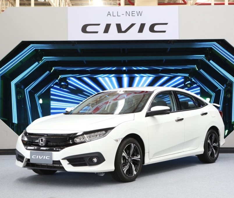 Xe Honda Civic 2016 trang bị 2 hệ thống truyền động 1.8L v&agrave; 2.0L 