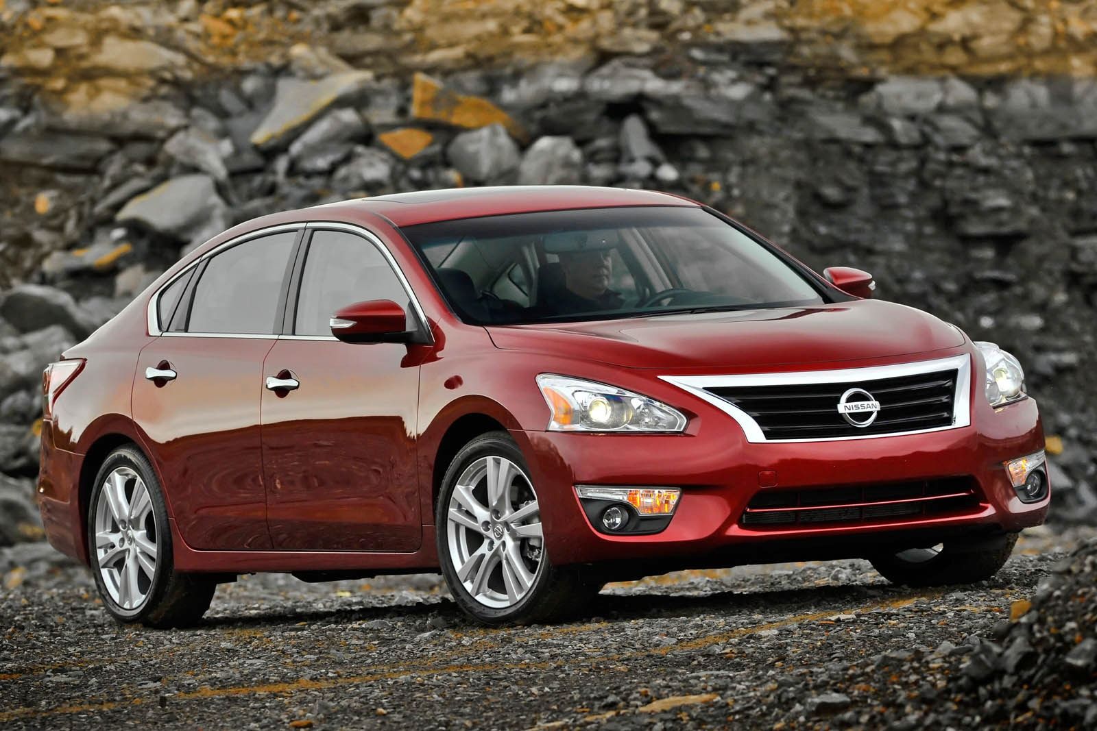 Nissan Altima đời 2015 không có nhiều thay đổi về kiểu dáng Nissan Altima đời 2015 không có nhiều thay đổi về kiểu dáng
