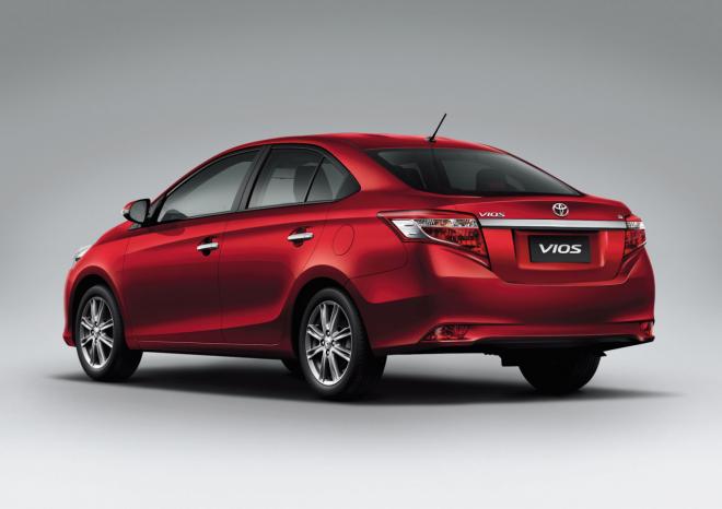 Tổng thể khoang xe Toyota Vios c&oacute; thiết kế kh&aacute; mượt m&agrave; v&agrave; thanh lịch