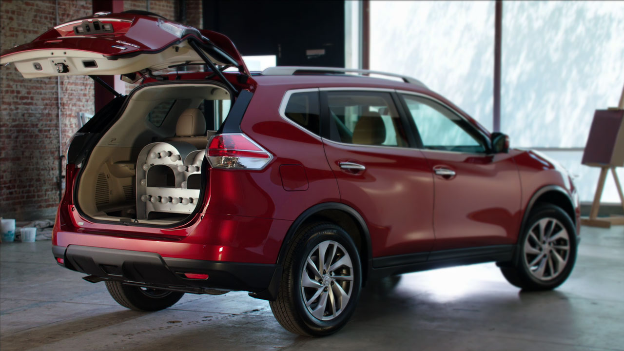 Nissan Rogue có hệ thống gi&aacute;m s&aacute;t to&agrave;n cảnh v&agrave; chọn nhạc qua Bluetooth rảnh tay