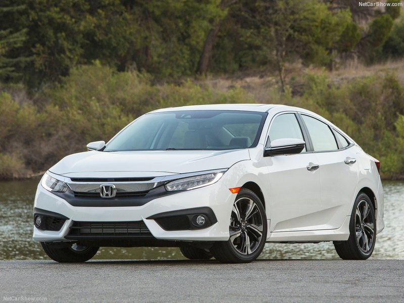 Khi so s&aacute;nh &ocirc; t&ocirc;, thiết kế của Honda Civic 2016 thể thao hơn đối thủ