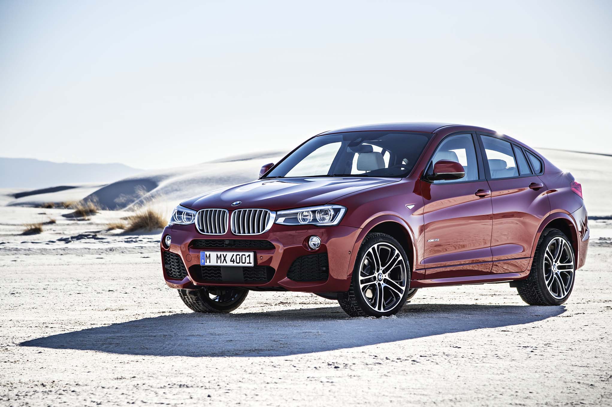 BMW X4 c&oacute; kiểu d&aacute;ng kh&aacute; giống với X6, một mẫu xe rất mạnh mẽ v&agrave; hầm hố 
