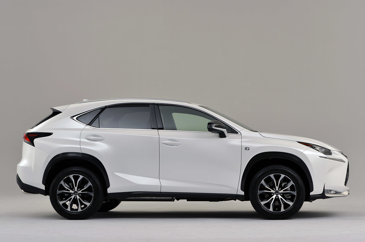 Mức ti&ecirc;u thụ nhi&ecirc;n liệu m&agrave; Lexus th&ocirc;ng b&aacute;o l&agrave; 4,33 l&iacute;t/100 km