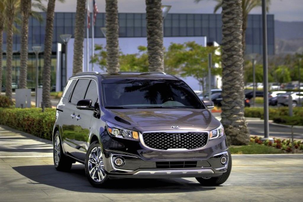 Kia Sedona 2016 được thiết kế mạnh mẽ, trẻ trung
