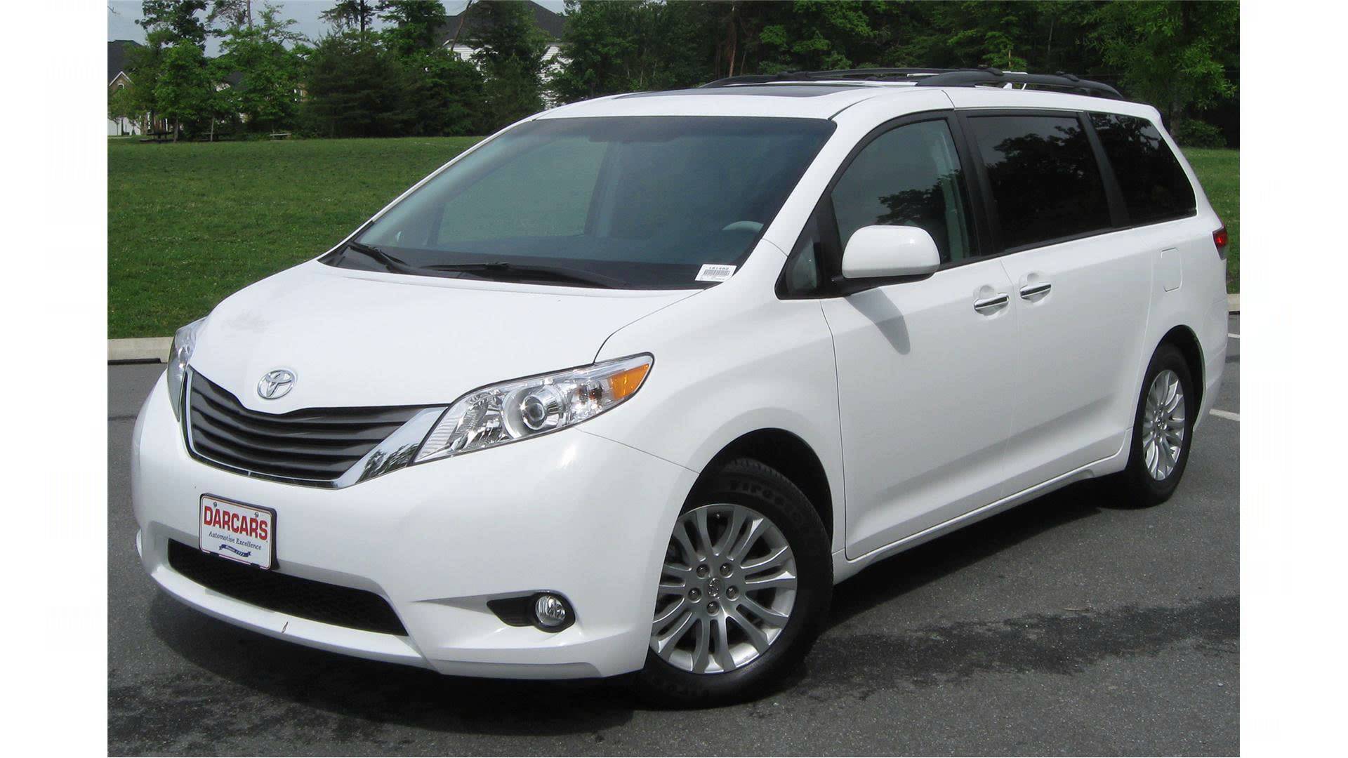 Toyota Sienna 2015 sở hữu phần đầu xe ấn tượng 