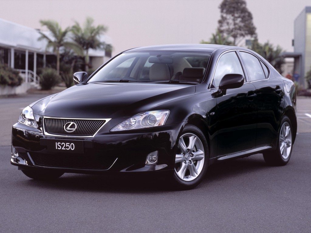 Ngoại h&igrave;nh Lexus IS 250 lột x&aacute;c ho&agrave;n to&agrave;n sang trọng, mạnh mẽ
