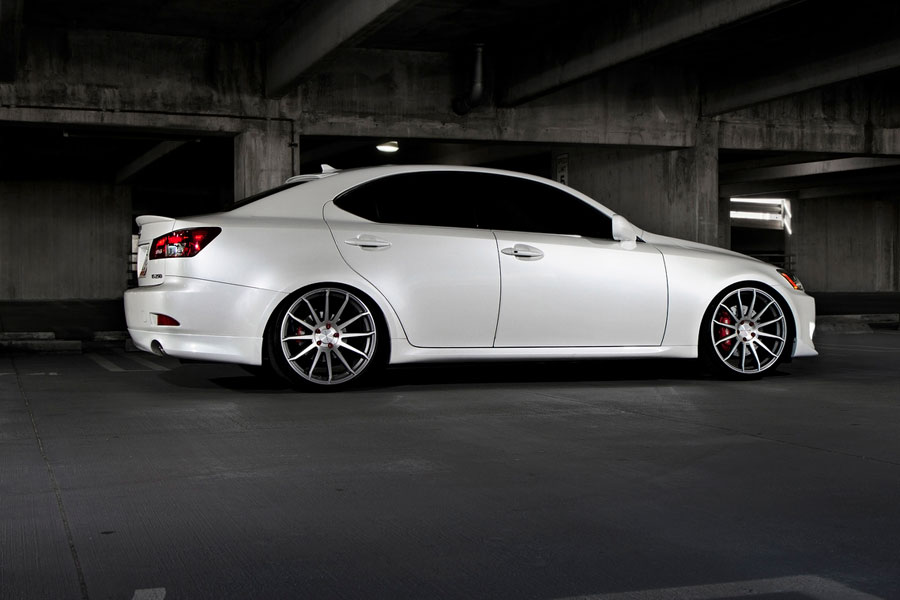 Phi&ecirc;n bản Lexus IS 250 F-sport sử dụng động cơ V6