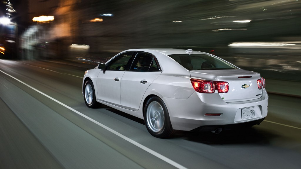 Malibu 2016 t&iacute;ch hợp hệ thống an to&agrave;n d&agrave;nh cho giới trẻ Teen Drive Safety 