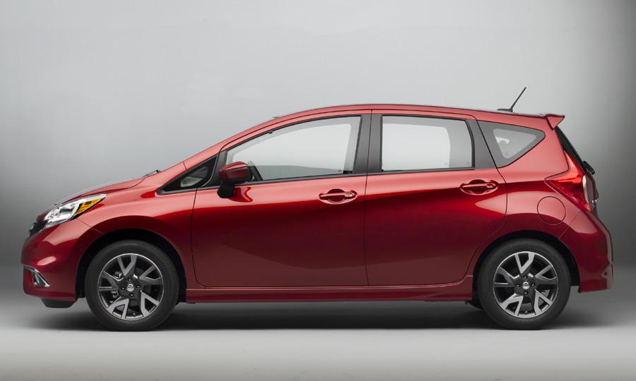 Nissan Note có kết nối điện thoại thông minh, màn hình 5 inch... Nissan Note có kết nối điện thoại thông minh, màn hình 5 inch...