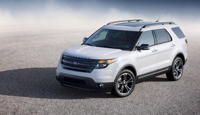 Ford Explorer 2015 được thay đổi mạnh mẽ từ ngoại thất đến nội thất