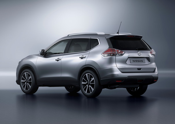 Nissan đ&atilde; cải thiện đ&aacute;ng kể cảm gi&aacute;c l&aacute;i v&agrave; độ an to&agrave;n cho X-Trail mới