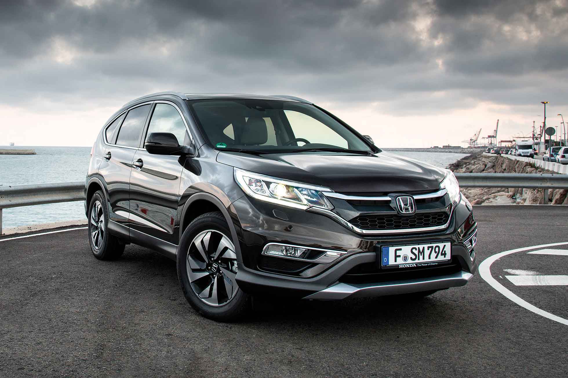 Honda CR-V 2015 c&oacute; thiết kế kiểu d&aacute;ng hiện đại v&agrave; cứng c&aacute;p
