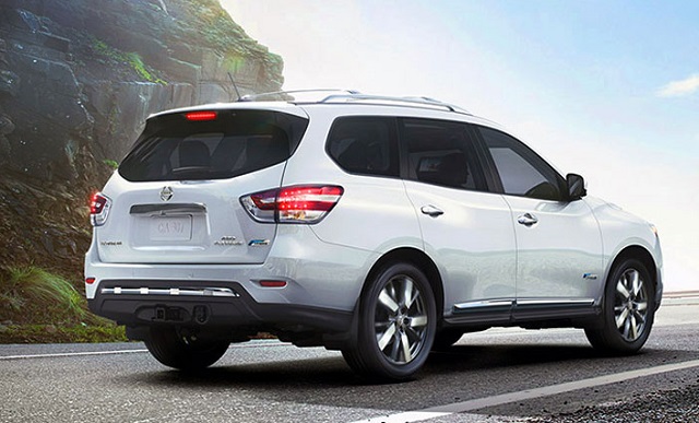 Nissan Pathfinder 2016 c&oacute; thể thỏa m&atilde;n niềm đam m&ecirc; tốc độ của những tay đua