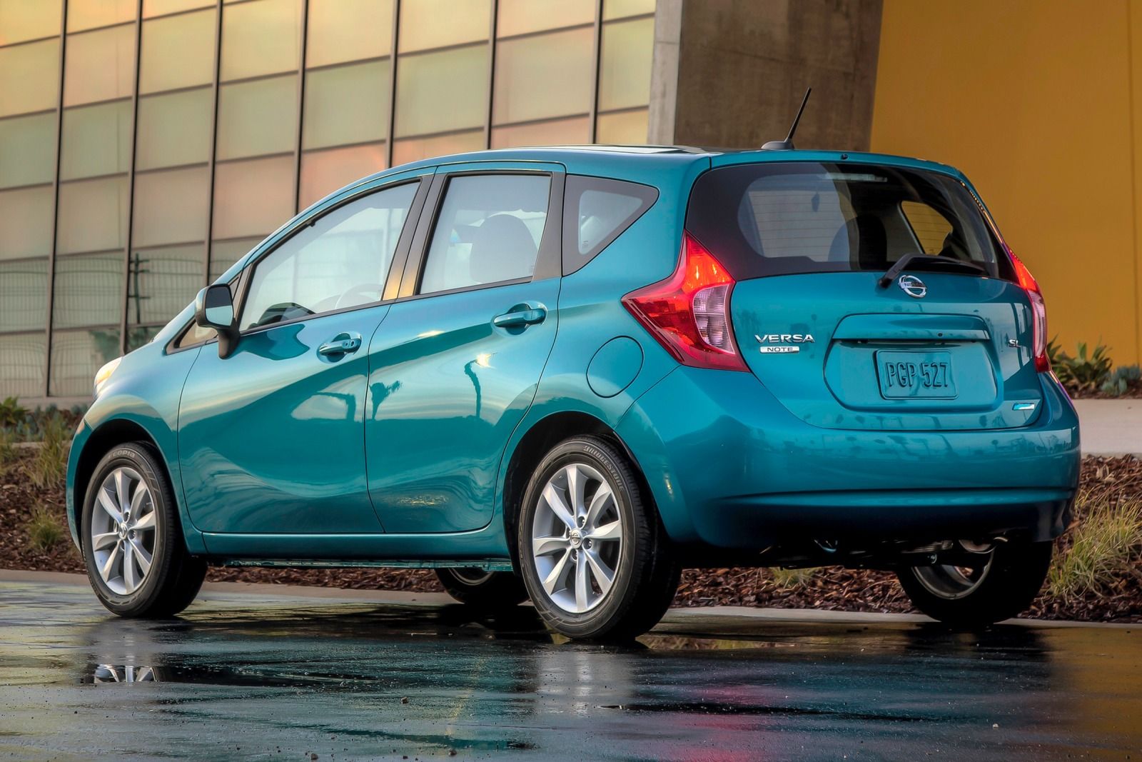 Nissan chỉ trang bị cho Versa Note một t&ugrave;y chọn động cơ  duy nhất 4 xi-lanh