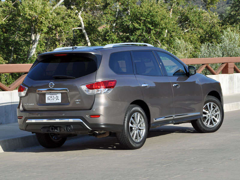 Nissan Pathfinder 2015 sử dụng động cơ V6 dung t&iacute;ch 3.5 l&iacute;t 