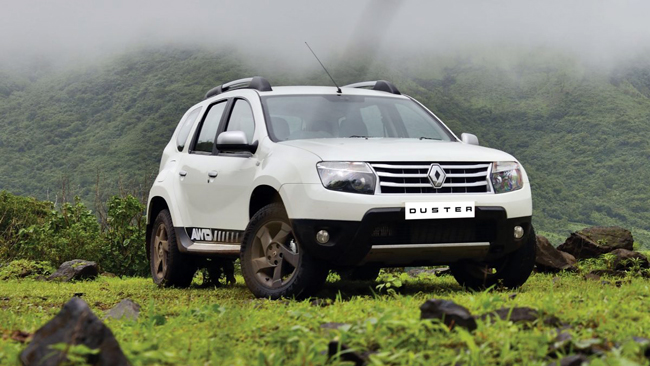 Lưới tản nhiệt tr&ecirc;n Renault Duster 2015 nổi bật hơn hẳn phi&ecirc;n bản cũ 