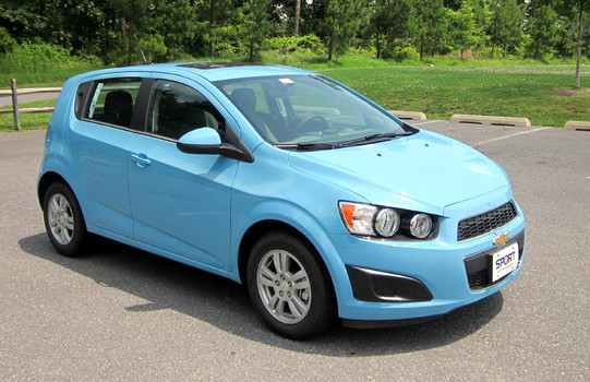 Xe Chevrolet Sonic mang c&aacute;c thiết kế kh&aacute; mạnh mẽ