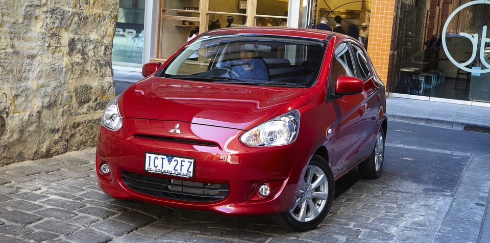 Ngoại thất tr&ecirc;n Mitsubishi Mirage 2015 tuy đơn giản nhưng kh&aacute; thể thao 