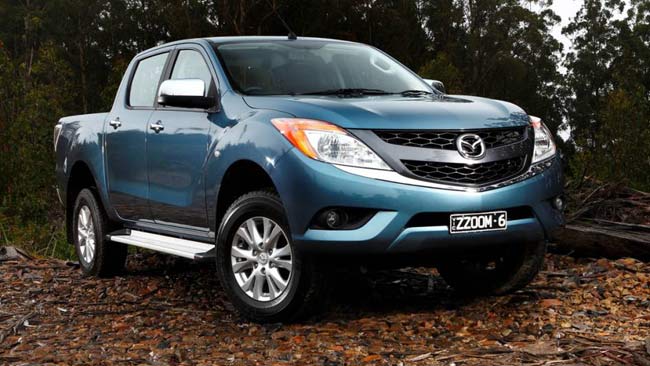 Ngoại h&igrave;nh của xe Mazda BT50 được thiết kế bằng nhiều đường cong 