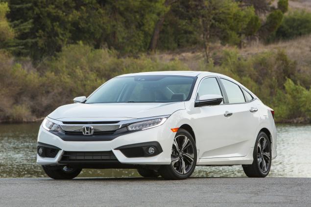 khi so s&aacute;nh &ocirc; t&ocirc; Honda Civic 2016 v&agrave; Honda Accord 2016 đều l&agrave; những t&ecirc;n tuổi s&aacute;ng gi&aacute;