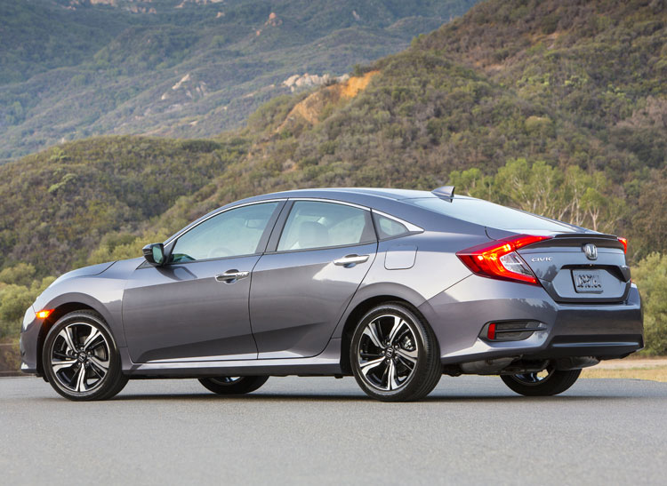 Honda Civic 2016 c&oacute; hai phi&ecirc;n bản động cơ 1.8L v&agrave; 2.0L