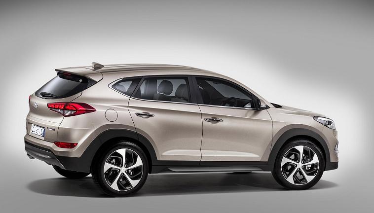 Hyundai Tucson 2016 sử dụng động cơ 2 l&iacute;t bốn xi-lanh phun xăng 