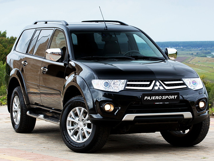 Thiết kế của Mitsubishi Pajero Sport chắc chắn v&agrave; nam t&iacute;nh 