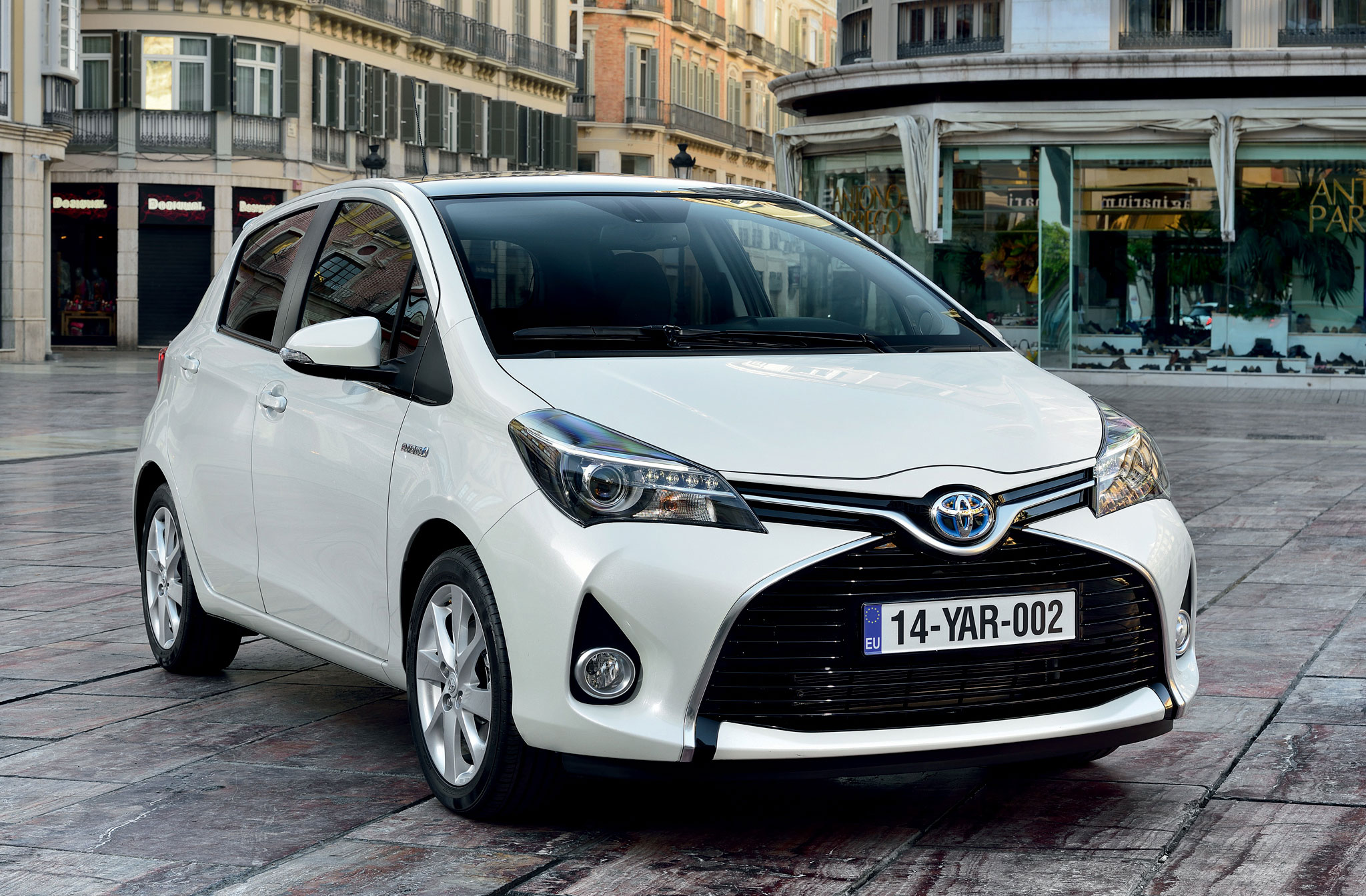 Toyota Yaris 2015 c&oacute; một diện mạo thể thao v&agrave; năng động 