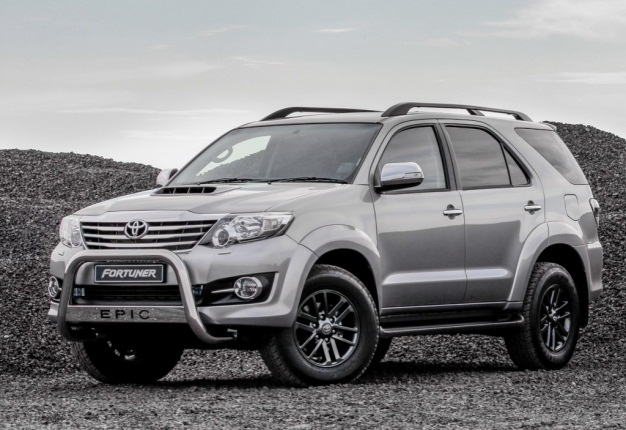 Khi so s&aacute;nh &ocirc; t&ocirc;, cả Pajero v&agrave; Fortuner đều c&oacute; những điểm mạnh ri&ecirc;ng