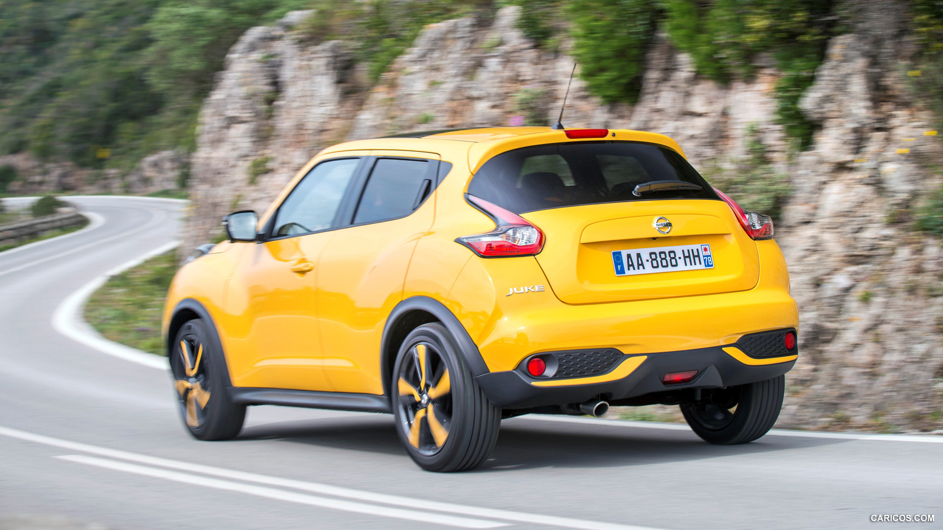 Trang bị nội thất đ&aacute;ng ch&uacute; &yacute; của Nissan Juke là màn hình đi&ecirc;̀u khi&ecirc;̉n th&ocirc;ng minh