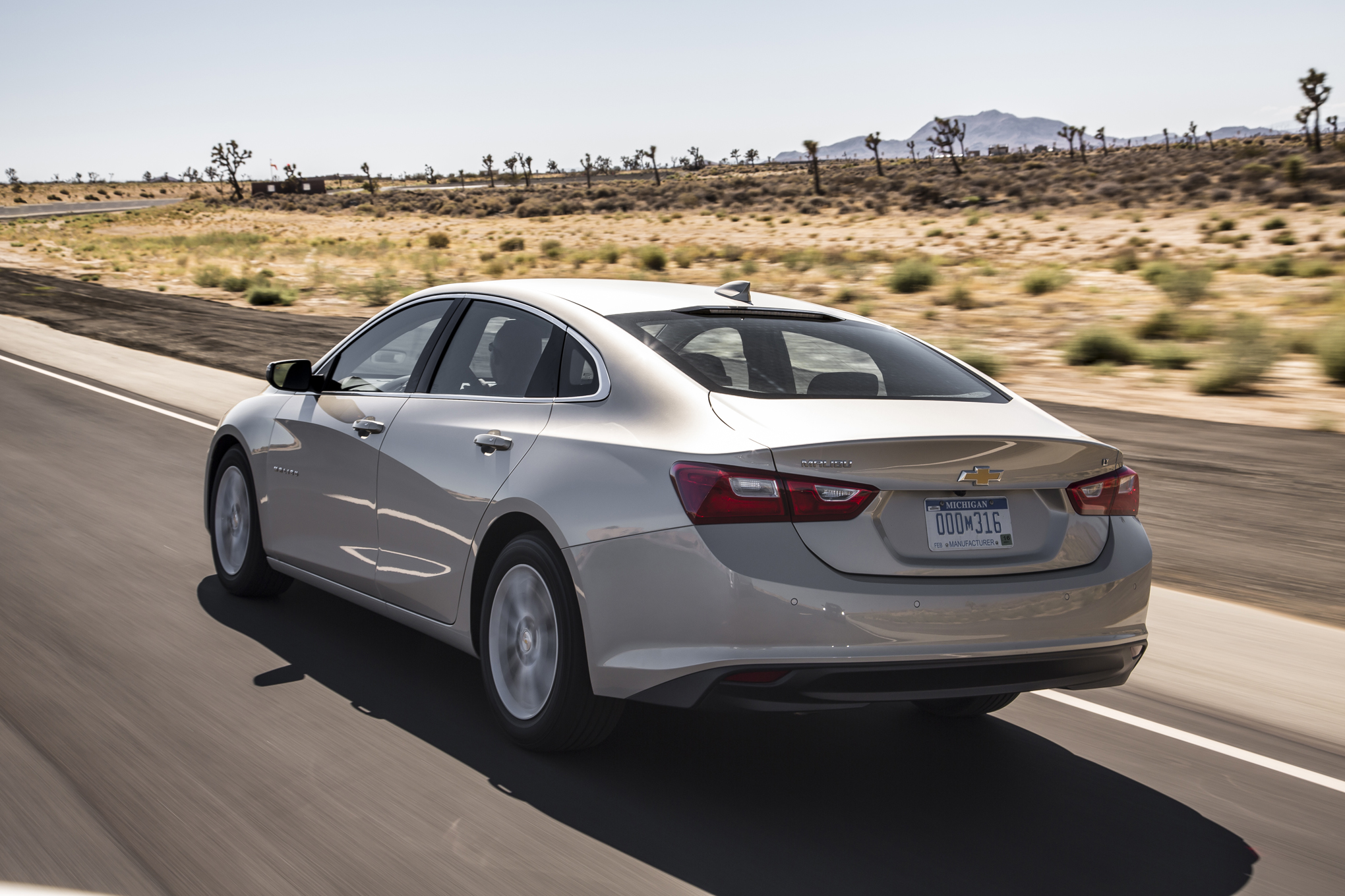Chevrolet Malibu trang bị ba h&ecirc;̣ th&ocirc;́ng truy&ecirc;̀n đ&ocirc;̣ng 