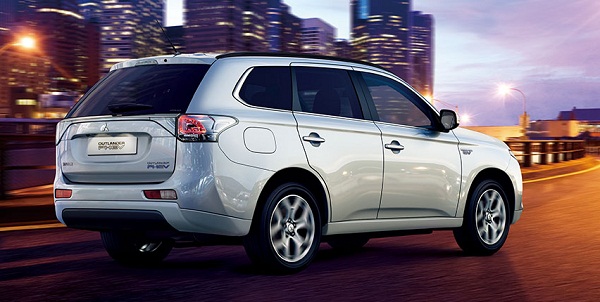 Outlander Sport c&oacute; mức ti&ecirc;u thụ nhi&ecirc;n liệu 7,4 l&iacute;t /100 km đường trường
