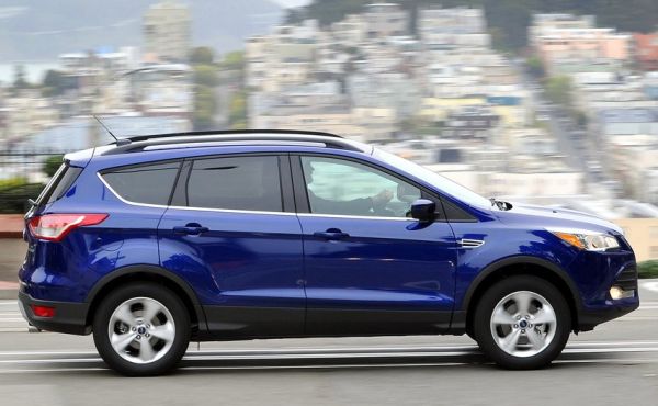 Nội thất xe Ford Escape tương đối trang nh&atilde; với vật liệu cao cấp hơn