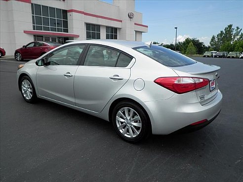 Động cơ của Kia Forte cũng kh&ocirc;ng k&eacute;m phần ấn tượng
