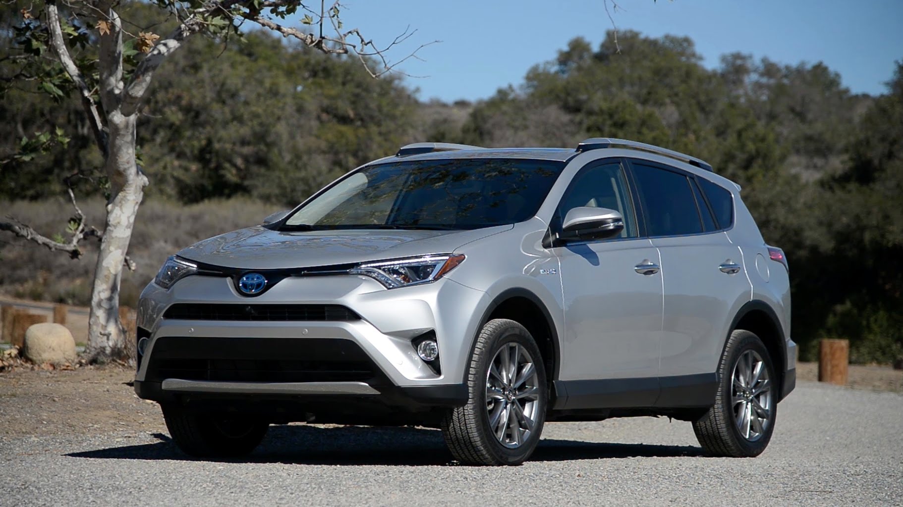 Toyota RAV4 2016 c&oacute; thiết kế trẻ trung, sắc sảo