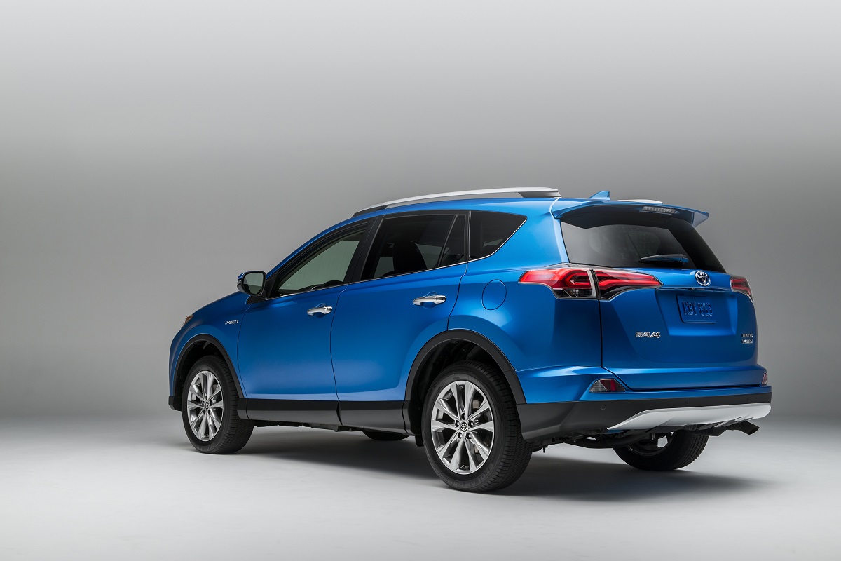 RAV4 c&oacute; hệ thống truyền động l&agrave; loại 4 b&aacute;nh ph&acirc;n phối lực điện tử 