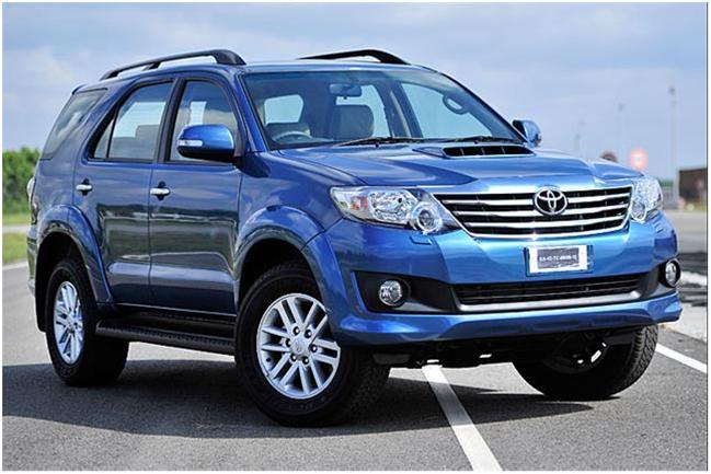 Toyota Fortuner 2015 c&oacute; nội thất nổi bật, ngoại thất với phong c&aacute;ch với d&aacute;ng vẻ cứng c&aacute;p