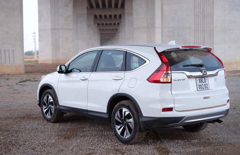 Bảng đồng hồ trung t&acirc;m của Honda CR-V c&oacute; dạng 3D được thiết kế hiện đại