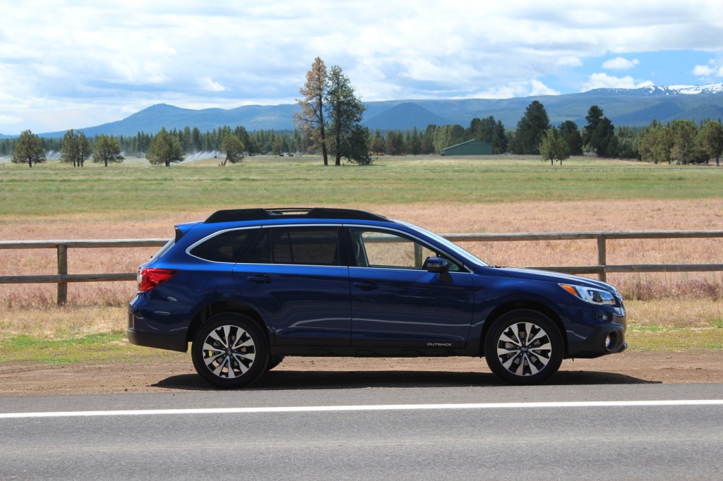 Subaru Outback 2015 được trang bị động cơ 4 xi-lanh phẳng