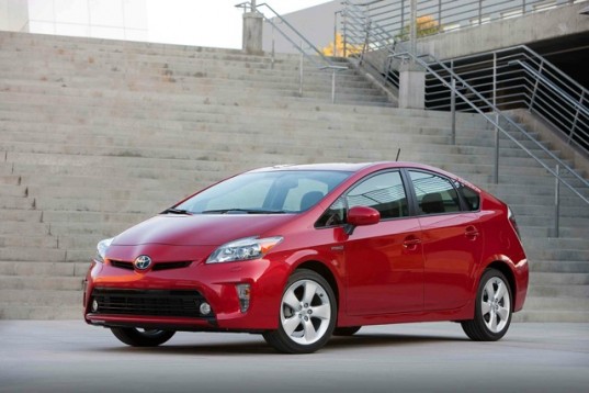 Toyota Prius 2015 chỉ c&oacute; một số thay đổi nhỏ mang lại c&aacute;i nh&igrave;n trẻ trung