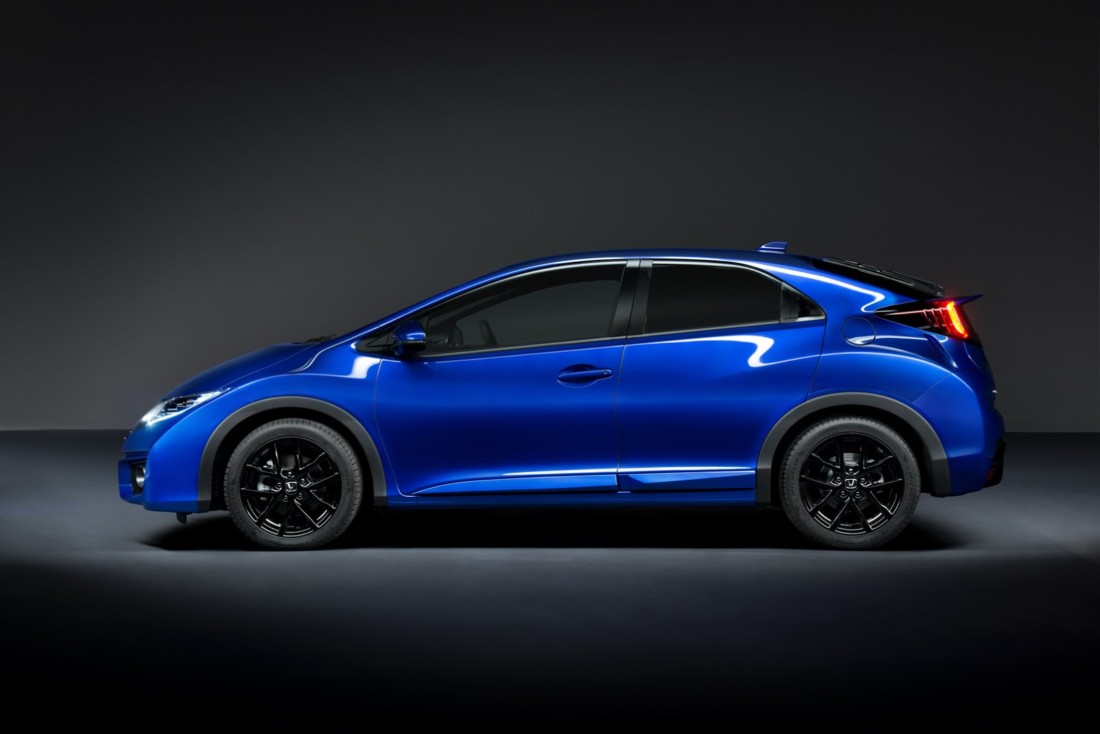 Honda Civic 2015 kh&ocirc;ng chỉ l&agrave; một sản phẩm tiết kiệm m&agrave; c&ograve;n tăng th&ecirc;m &ldquo;chất&rdquo; thể thao