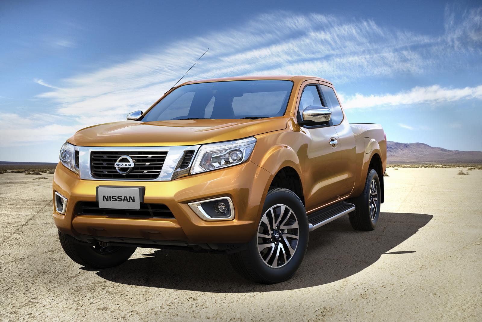 Nissan Navara 2015 được trang bị mũi xe với chữ V đặc trưng 