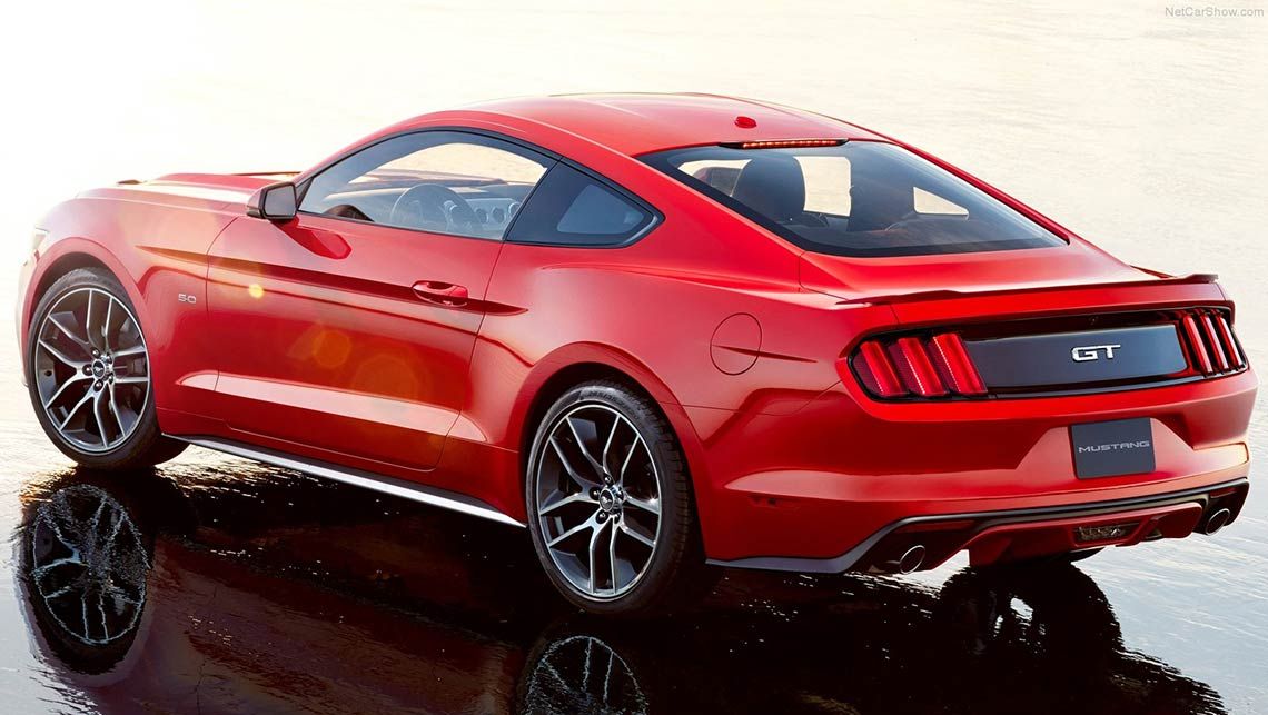 Mustang 2015 c&oacute; 3 lựa chọn động cơ k&egrave;m với hộp số s&agrave;n hoặc tự động.