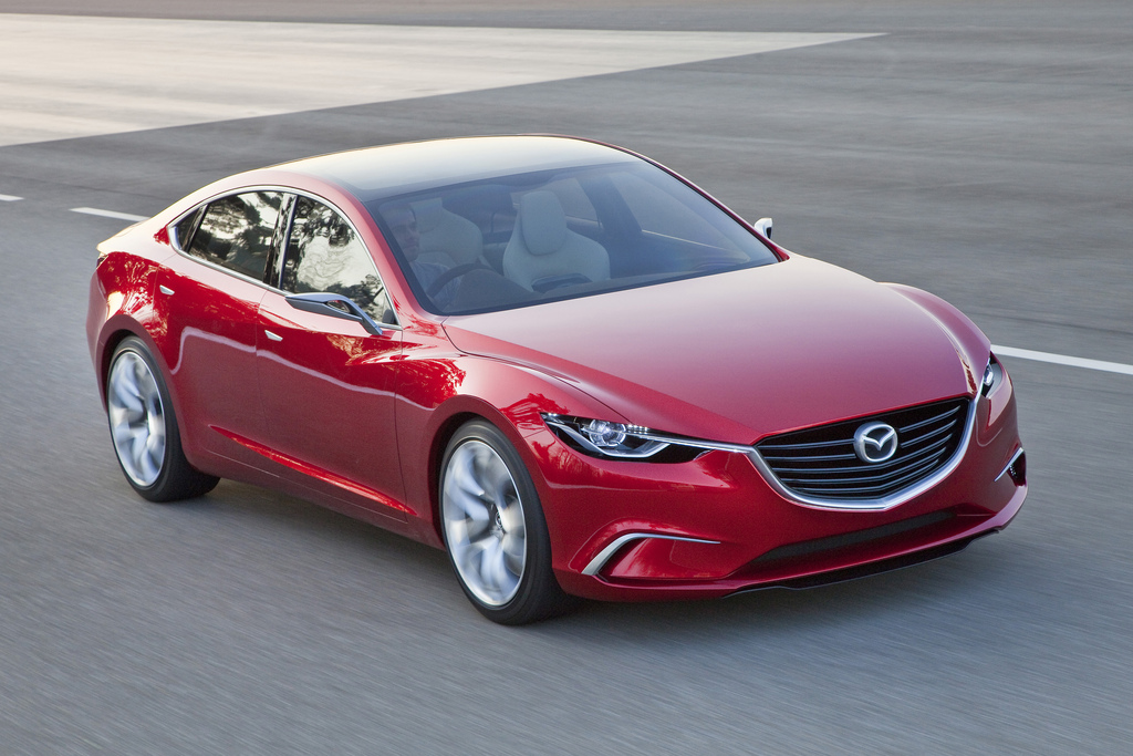 Khi so s&aacute;nh &ocirc; t&ocirc;, Mazda 6 v&agrave; Nissan Altima 2015 đều l&agrave; những t&ecirc;n tuổi s&aacute;ng gi&aacute;